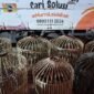 Polisi mengamankan barang bukti berupa 7 (tujuh) ekor ayam, selembar kalangan ayam dan 50 unit sepeda motor. (Dok. Polres Bogor)