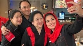 Megawati Soekarnoputri dan Puan Maharani bersama saudaranya. (Instagram.com/@mbakpuan)
