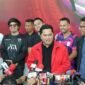 Erick Thohir dan sejumlah selebriti saat mendaftar Ketua Umum PSSI. (Instagram.com/@seputaret)