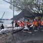 Warga beraktivitasdi lokasi pengungsian TPI Higenis, Desa Wosia, Kecamatan Tobelo Tengah, Kabupaten Halmahera Utara. (Dok. BNPB) 
