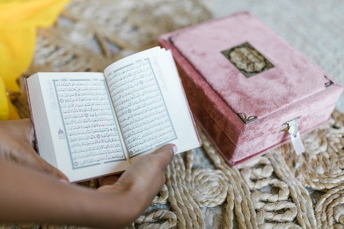 MUI mengecam dan menyesalkan aksi pembakaran kitab suci Alquran. (Pexels.com/RODNAE Productions)
