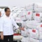 Menteri Pertahanan RI Prabowo Subianto, mendampingi Presiden RI Joko Widodo memberangkatkan bantuan kemanusiaan untuk korban gempa Turki dan Suriah. (Dok. Tim Media Prabowo Subianto) 
