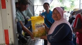 Disdagkop dan UKM Kendal Gelar Operasi Pasar. (Dok. Jatengprov.go.id) 