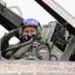 Menteri Pertahanan Prabowo Subianto menerima anugerah Brevet Wing Kehormatan Penerbang TNI AU. (Dok. Tim Media Prabowo Subianto) 
