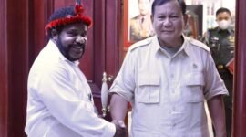 Menteri Pertahanan (Menhan) Prabowo Subianto, menerima kunjungan Ketua Lembaga Masyarakat Adat Tanah Papua Lenis Kogoyo. (Dok. Tim Media Prabowo Subianto) 
