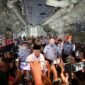 Menteri Pertahanan Prabowo Subianto menyerahkan secara simbolis Pesawat C-130J Hercules Kedua kepada TNI AU di Lanud Halim Perdanakusuma, Jakarta, Kamis, 6 Juli 2023. (Dok. Tim Media Prabowo Subianto)