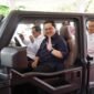 Presiden Jokowi ditemani Menteri Pertahanan Prabowo Subianto dan Menteri BUMN Erick Thohir meninjau produk senjata dan kendaraan PT Pindad. (Facbook.com/@Erick Thohir)

