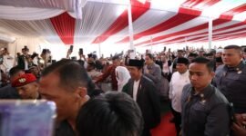 Presiden Joko Widodo (Jokowi) didampingi Menteri Pertahanan Prabowo Subianto membuka Muktamar Sufi Internasional 2023 di Sahid International Convention Center, Pekalongan, Jawa Tengah. (Dok. Tim Media Prabowo Subianto)