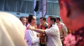 Budiman Sudjatmiko bersama Prabowo mendeklarasikan Kelompok Relawan Prabowo-Budiman Bersatu (Prabu) di Semarang. (Dok. Tim Media Prabowo)
