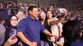 Ketua Umum Partai Gerindra Prabowo Subianto saat bersama Masyarakat. (Facbook.com/@Prabowo Subianto)

