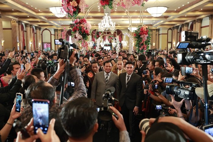 Menteri Pertahanan Prabowo Subianto menghadiri acara pernikahan Fritz Hutapea, putra Hotman Paris Hutapea dengan Chen Giovanis. (Dok. Tim Media Prabowo Subianto)