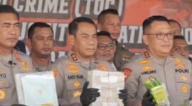 Polri Tangkap 3 Orang WNI Buronan Jaringan Narkotika Fredy Pratama. (Instagram.com/@spripimpoldakalsel)

