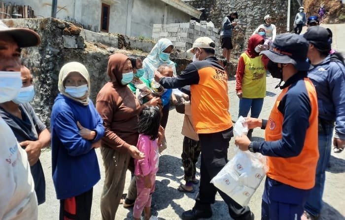 Akibat kebakaran hutan dan lahan (karhutla) kembali terjadi di Gunung Merbabu pada Jumat (27/10/2023), BPBD Kabupaten Semarang mengevakuasi warga Dusun Ngaduman, Kecamatan Getasan. (Dok. BPBD Kabupaten Semarang)