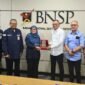 Foto: Ketua BNSP, Syamsi Hari, menyambut Kunjungan Kerja LSP KPK dalam upaya meningkatkan standar kompetensi antikorupsi. (18/1/24).(Doc.BNSP)