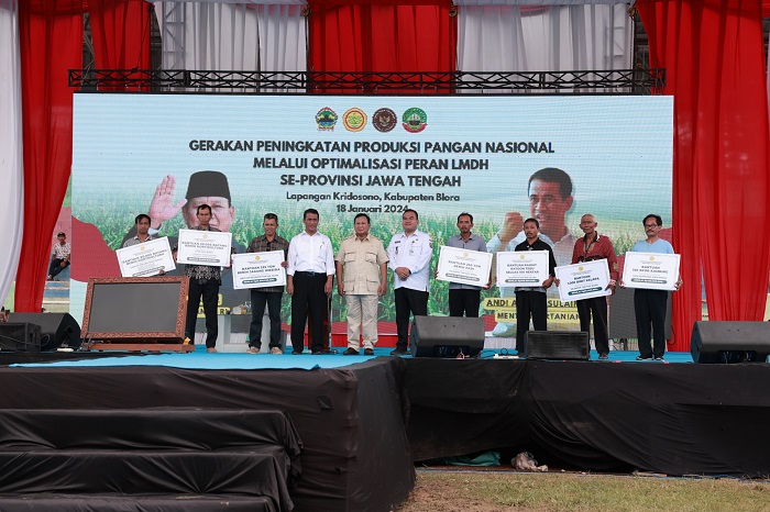 Menteri Pertahanan Prabowo Subianto menyampaikan rasa hormat setinggi-tingginya untuk kepada 35 ribu para petani di Blora, Jawa Tengah. (Dok. Tim Prabowo Subianto)