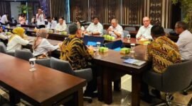 Foto : Kadin Indonesia dan BNSP jalin kerja sama melalui penandatanganan Nota Kesepahaman tentang Sinergitas Sertifikasi Kompetensi Kerja Nasional di Menara Kadin Indonesia, Jakarta, (5/2/24). (Doc.BNSP)