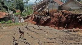 Dampak yang Terjadi Akibat Pergerakan Tanah di Bandung Barat. (Dok. BNPB)

