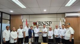 Foto : Pertemuan resmi antara Tim BNSP dan BNPT membahas strategi penyusunan dan implementasi Standar Kompetensi Kerja Khusus bagi Auditor Pelindungan Sarana dan Prasarana. (17/4/24). (Doc.Ist)