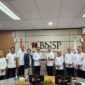 Foto : Pertemuan resmi antara Tim BNSP dan BNPT membahas strategi penyusunan dan implementasi Standar Kompetensi Kerja Khusus bagi Auditor Pelindungan Sarana dan Prasarana. (17/4/24). (Doc.Ist)