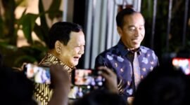 Saat Jokowi berkunjung ke kediaman Presiden RI Prabowo Subianto pada Jumat (6/12/2024) pukul 20:00 WIB. (Dok. Tim Komunikasi Prabowo Subianto)