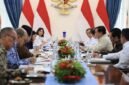 Presiden Prabowo Subianto menggelar rapat terbatas sekaligus makan siang bersama sejumlah jajaran Menteri Kabinet Merah Putih. (Facebook.com @Prabowo Subianto )

