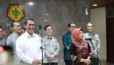 Plt. Kepala BPS, Amalia Adininggar Widyasanti, dan Mentan Andi Amran Sulaiman pada penandatanganan MoU antara Kementerian Pertanian dengan Badan Pusat Statistik di Kantor Pusat Kementan. (Dok Kementerian Pertanian)