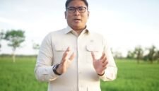 Produksi padi nasional melonjak 15 persen berkat program optimalisasi lahan dan rice transplanter yang dipimpin Wamentan Sudaryono di Kalimantan Barat. (Dok. Kementan)