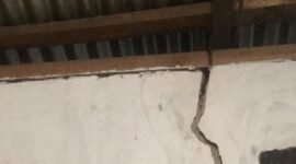 Kondisi tembok rumah warga pascagempa berkekuatan M5.0 yang mengguncang Poso, Sulawesi Tengah. (Dok. BPBD Kabupaten Poso)

